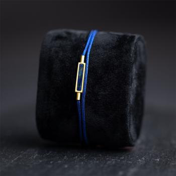 Preview: 1,5 mm blaues Nylonarmband mit einem vergoldeten blauen Tigerauge-Element - Talis Blue Gold